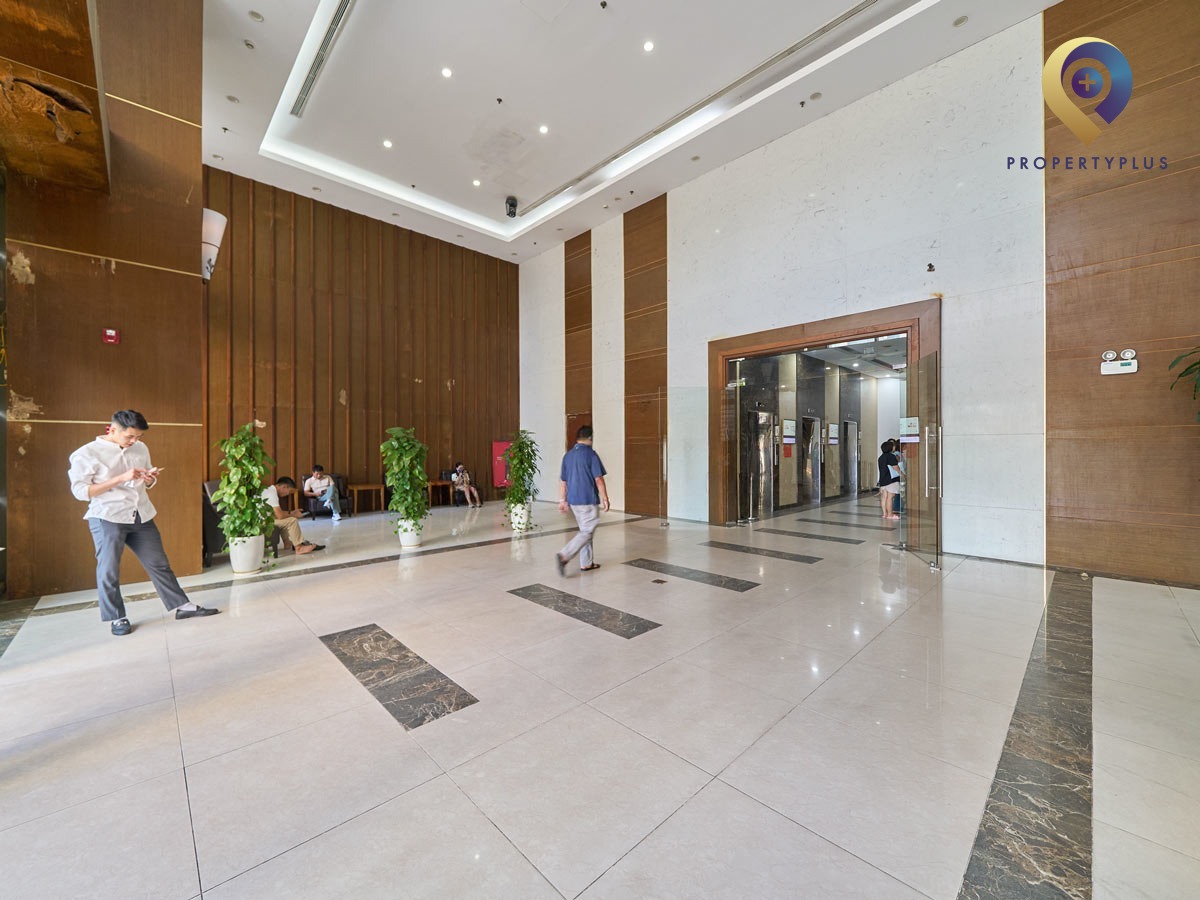 Spacious and bright lobby of Viwaseen Tower with modern interior and comfortable seating